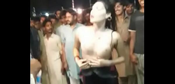  Sexy Dance Mujra in public flashing boobs